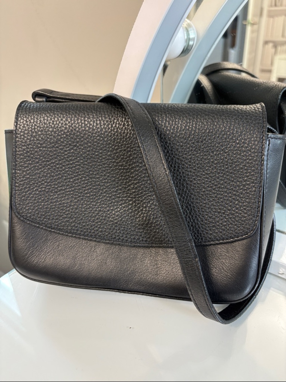 Cuyana Classic Black Italian Leather 3-in-1 Bag - Timeless Everyday Style - Picture 2 of 16